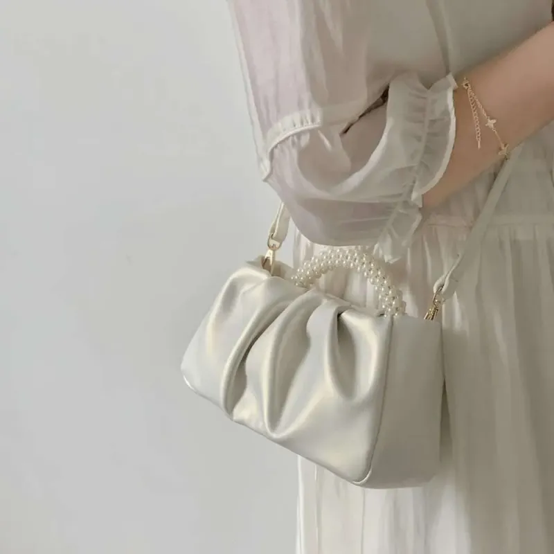 Designer 2025 Mode Perle Griff Frauen Abendessen Kupplung Geldbörse Handtaschen Design Damen Platz Umhängetaschen Weibliche Kleine_voghion.com