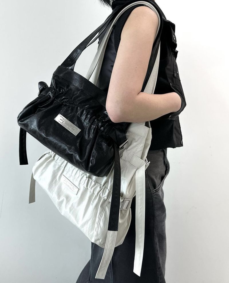 Koreanische Designer INS Mode Mädchen Plissee Design Band Multifunktionale Handtasche_voghion.com