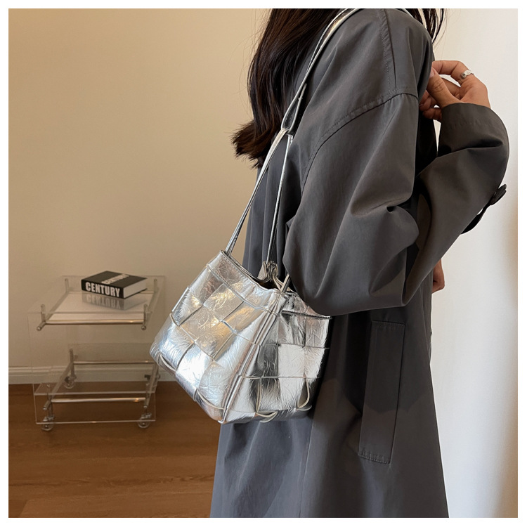 Texture Bucket Bag 2023 Neue Handtasche personalisierte gewebte Umhängetasche Handgriff Umhängetasche für Frauen_voghion.com