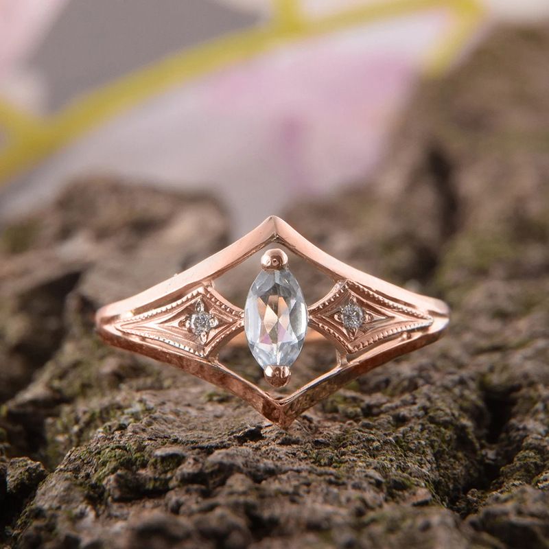 Cao Shi's best-selling rings set with horse eye zircon V-shaped ring, classic diamond style ring_voghion.com