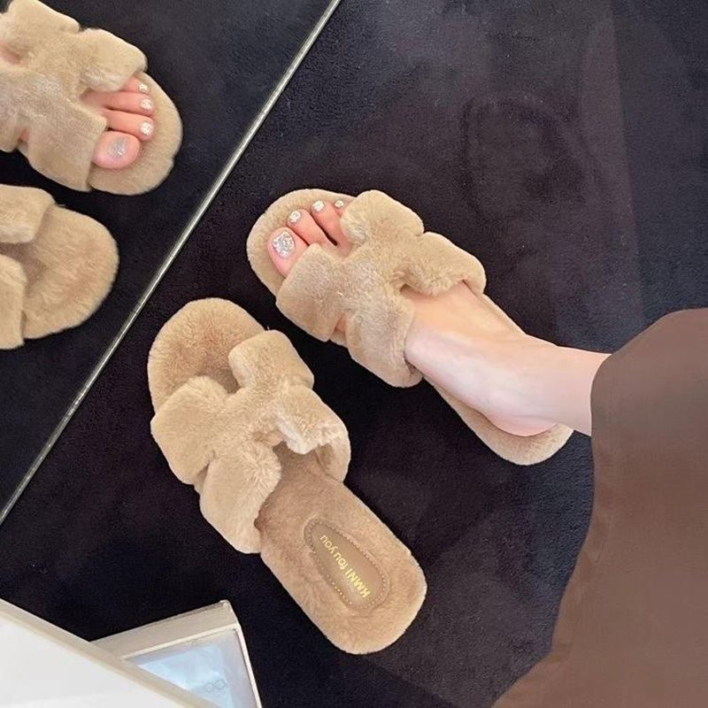 Pantofole morbide e morbide da donna, da indossare all'aperto, versatili e casual, con un cinturino, nuove tendenze autunno inverno 2025_voghion.com