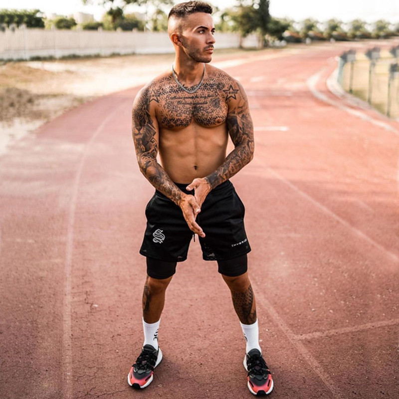 Pantaloncini sportivi alla moda a doppio strato per l'allenamento da uomo falso in due pezzi da basket in esecuzione fitness capris_voghion.com