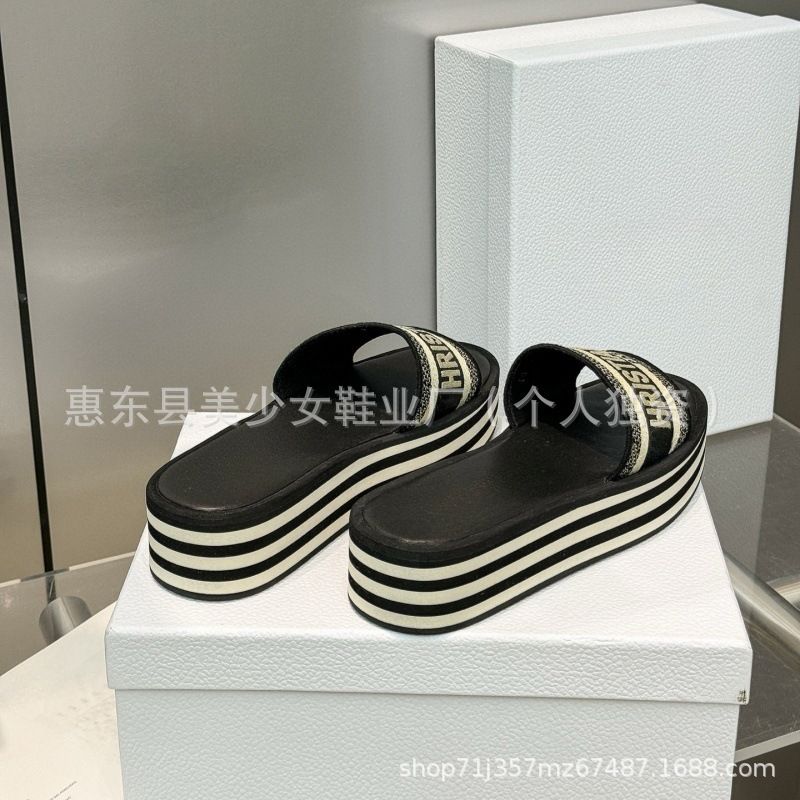 D 5Cm 2025 New Style Letter Thick Bottom Embroidered Color Blocked One Word Cool Slippers For Women Wearing Outside_voghion.com