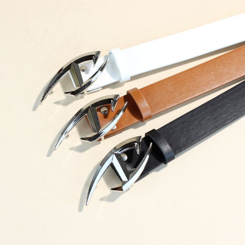 Nuova moda di tendenza 2025, futuristica, personalità in metallo, design alla moda per donna,_voghion.com