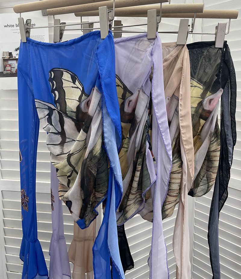 Abbigliamento da donna Real Shot Design, maglietta corta aderente e sottile con lacci, a maniche lunghe e monospalla, in rete stampata_voghion.com