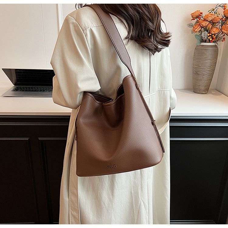Borsa tote alla moda 2024 autunno nuova alla moda grande capacità monospalla madre lavoro pendolare sottobraccio_voghion.com