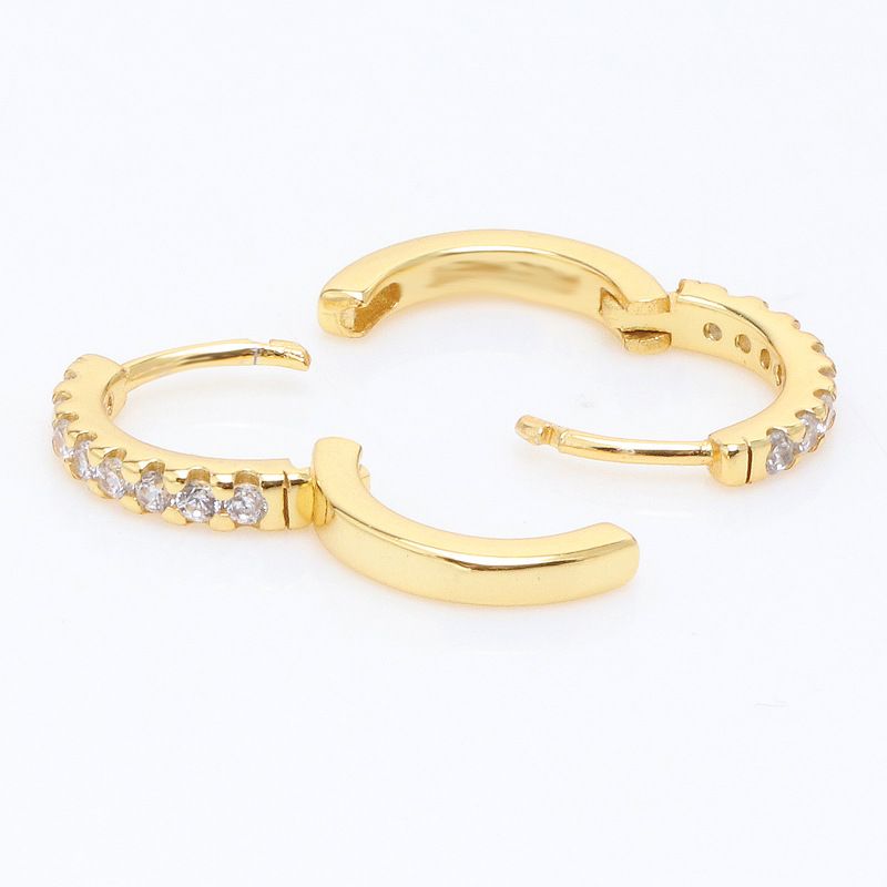 Brincos de abraço brilhantes banhados a ouro para mulheres, design de nicho moderno, brincos de círculo de alta qualidade_voghion.com