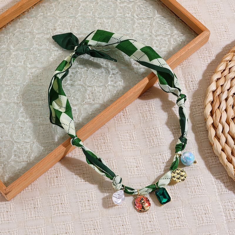 Collana con sciarpa di seta Collana con sciarpa di seta di lusso leggera e versatile con più ciondoli di perle di alta qualità_voghion.com