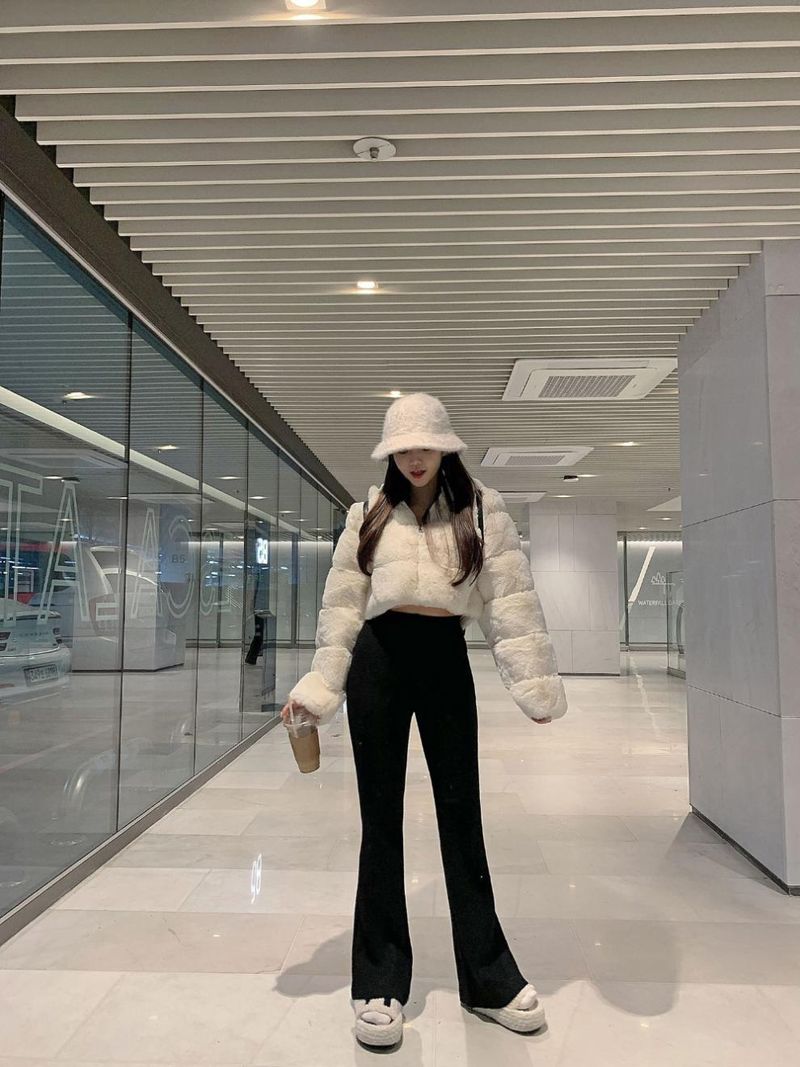 Damenbekleidung Wintermantel im französischen Stil aus Kunstnerz, verdickt, warm, modisch, flauschiger Kaninchenfellmantel mit Kapuze_voghion.com