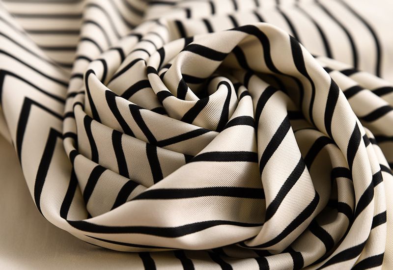 Stile coreano Primavera Autunno Imitazione Striscia di seta 90 Quadrati con calore traforato e protezione solare Sciarpa classica semplificata_voghion.com