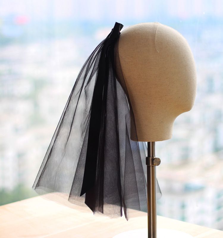 Foto di certificato di matrimonio in stile corto bianco foresta con fiocco in nastro, velo da sposa_voghion.com