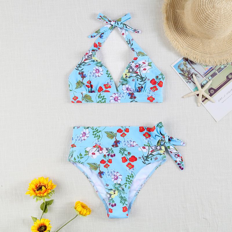 Nuovo costume da bagno da donna con bikini sexy, separato da un triangolo con lacci e stampa digitale multicolore_voghion.com