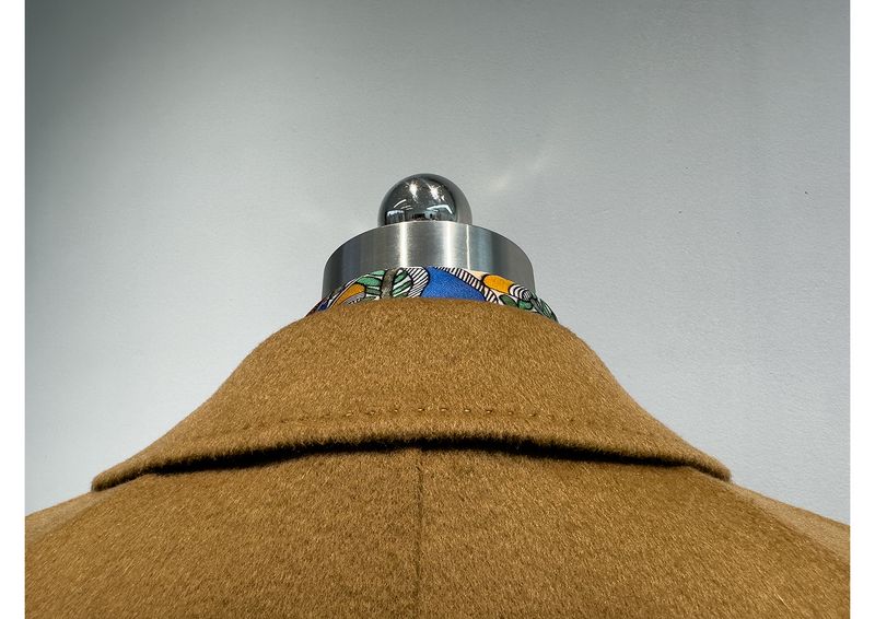 Trench double-face di lusso in misto cashmere e seta per donna – Elegante design con spalle scese, cappotto lungo aderente con drappeggio lusinghiero_voghion.com