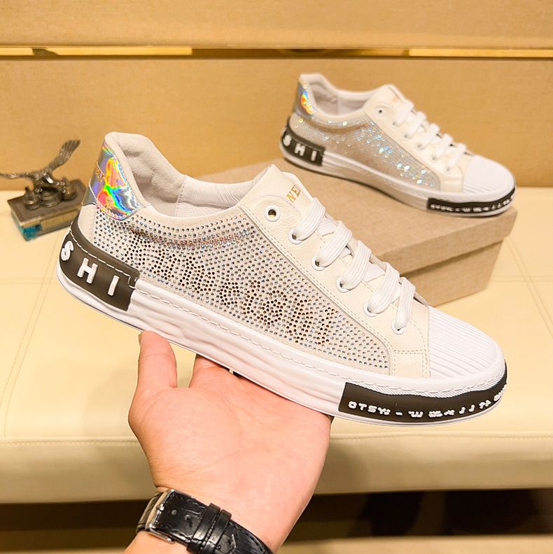Wasserschnürschuhe für Herren im Frühjahr/Sommer 2025, weiße, kollisionssichere und diamantbesetzte Freizeitschuhe aus echtem Leder_voghion.com