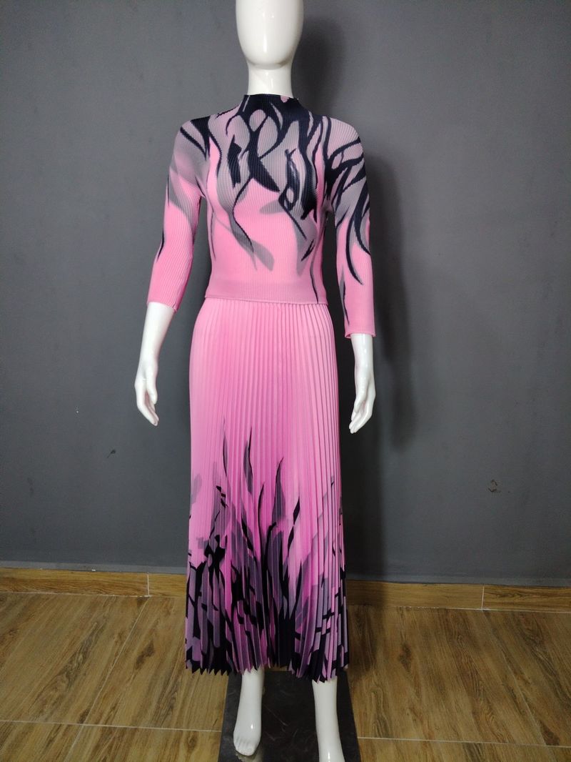 Ensemble élégant avec robe plissée et motif ondulé - Tenue deux pièces élégante pour femme, tenue de bureau et tenue décontractée_voghion.com