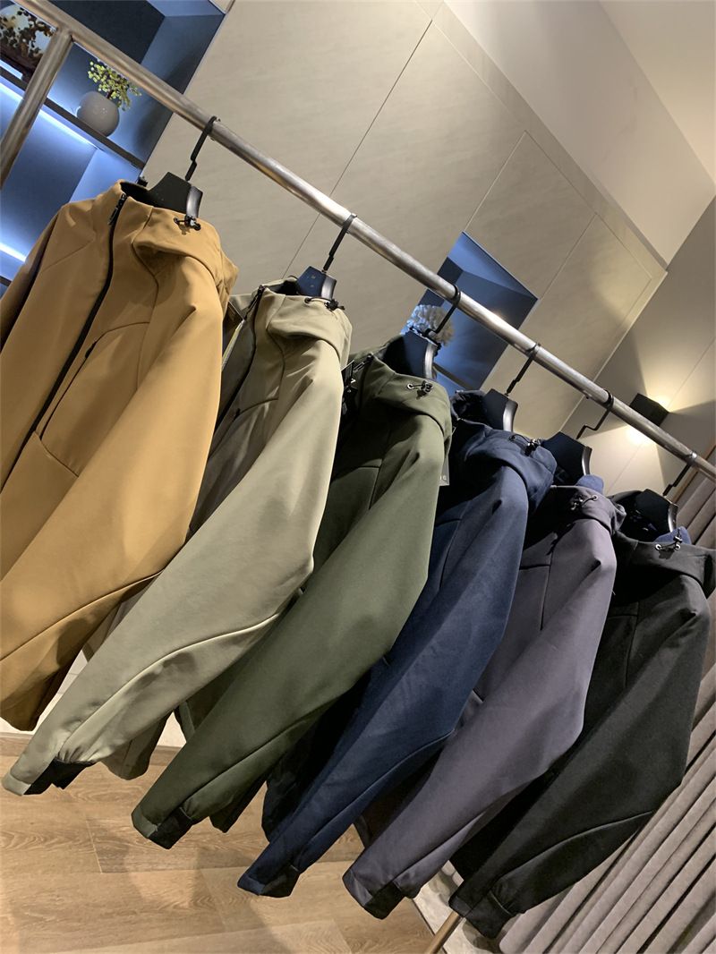 Men's Clothing Outdoor soft shell windproof and water repellent brushed warm hooded assault jacket coat_voghion.com