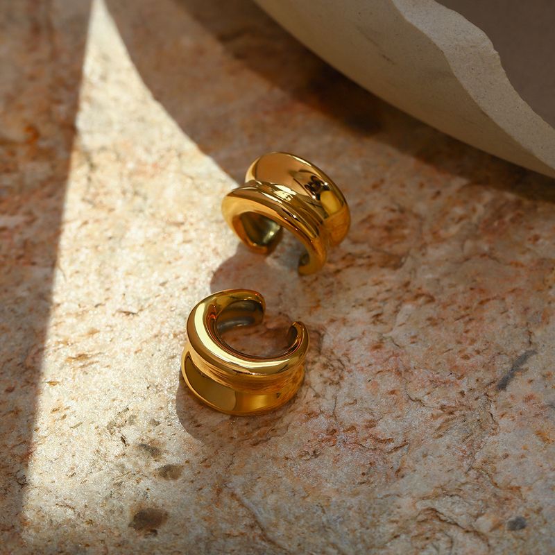 Clip a forma di mezzaluna a forma di C in acciaio inossidabile dorato, design di nicchia molto venduto, clip per orecchio in acciaio al titanio_voghion.com