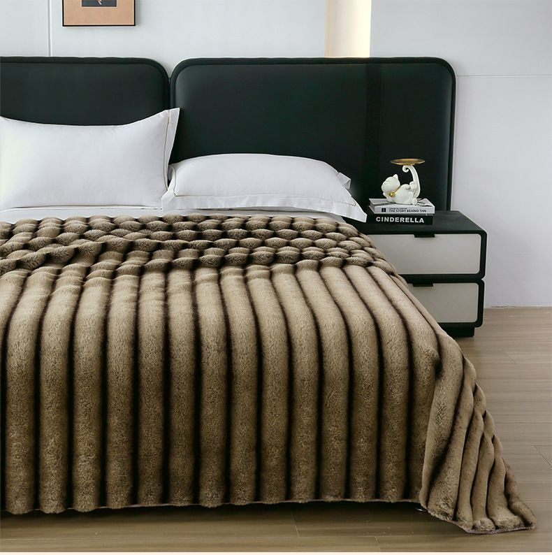 2025 Coperta copripiumino per una o due persone, in pile di coniglio double face, in pelliccia di rex stampata sul retro, spessa e calda, in melad_voghion.com