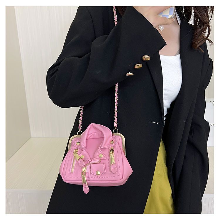 Piccola borsa personalizzata per le donne nel 2022, nuovo design di nicchia, borsa per abbigliamento unica, borsa a tracolla con catena ins alla moda_voghion.com