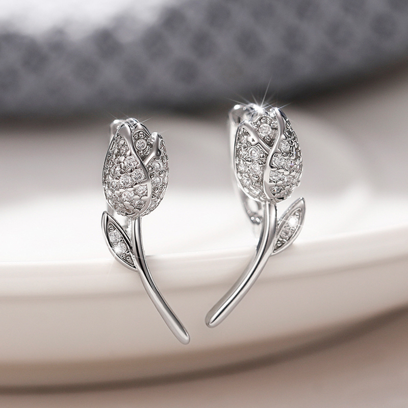 Cao Shi's INS style fashionable design feeling is slightly inlaid with diamond earrings. Women's metal gold plated rose ear clasps_voghion.com