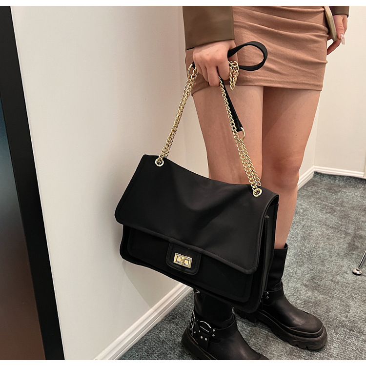 Large Capacity Bag For Women Autumn/Winter 2023 New Fashion Versatile Frosted Chain Crossbody Bag Commuter Tote Bag_voghion.com