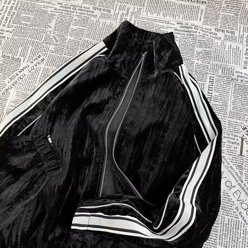Ropa para hombre Otoño Guapo Suéter de rayas de terciopelo dorado de alta gama Traje deportivo informal de dos piezas para pareja para hombre_voghion.com