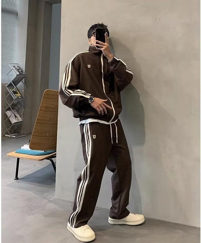 Herren-Set aus Kapuzenpullover und Jogginghose im Hong Kong-Stil mit überschnittenen Schultern – Übergroße Streetwear-Loungewear (Schwarz/Marineblau/Braun, M-3XL)_voghion.com