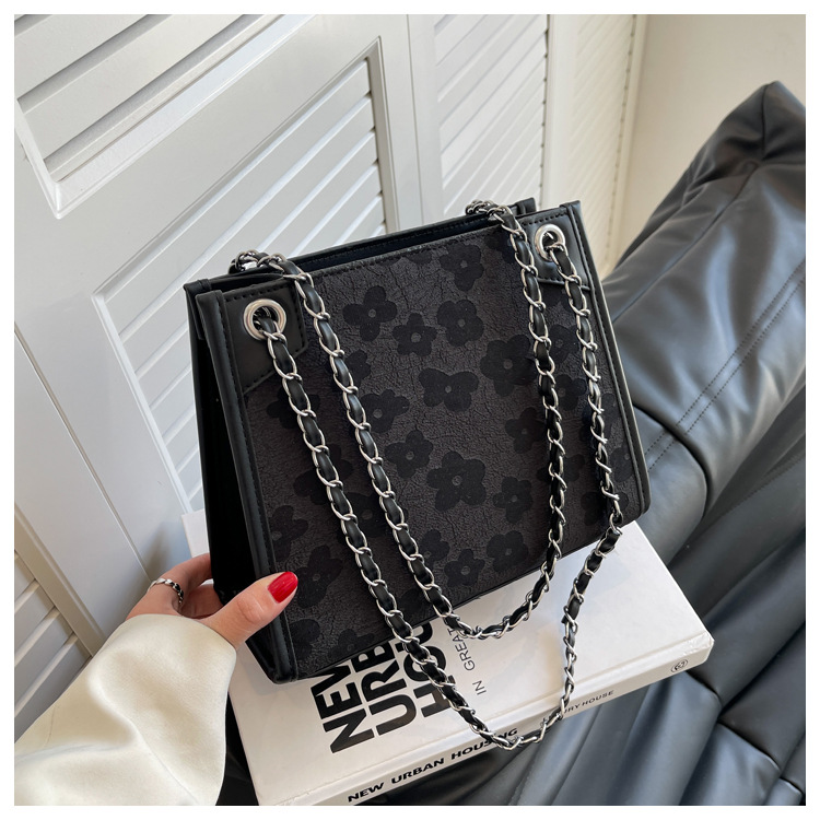 Grand sac jacquard en soie de grande capacité pour femmes, sacoche à bandoulière large, fourre-tout assorti à la mode, nouvelle collection 2023_voghion.com