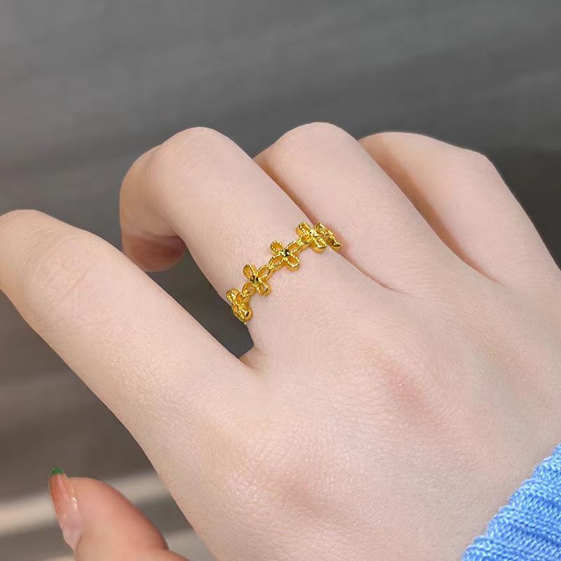 Sand gold pattern sweetheart four-leaf clover ring gold shop with flower lucky grass live mouth ring petal ring_voghion.com