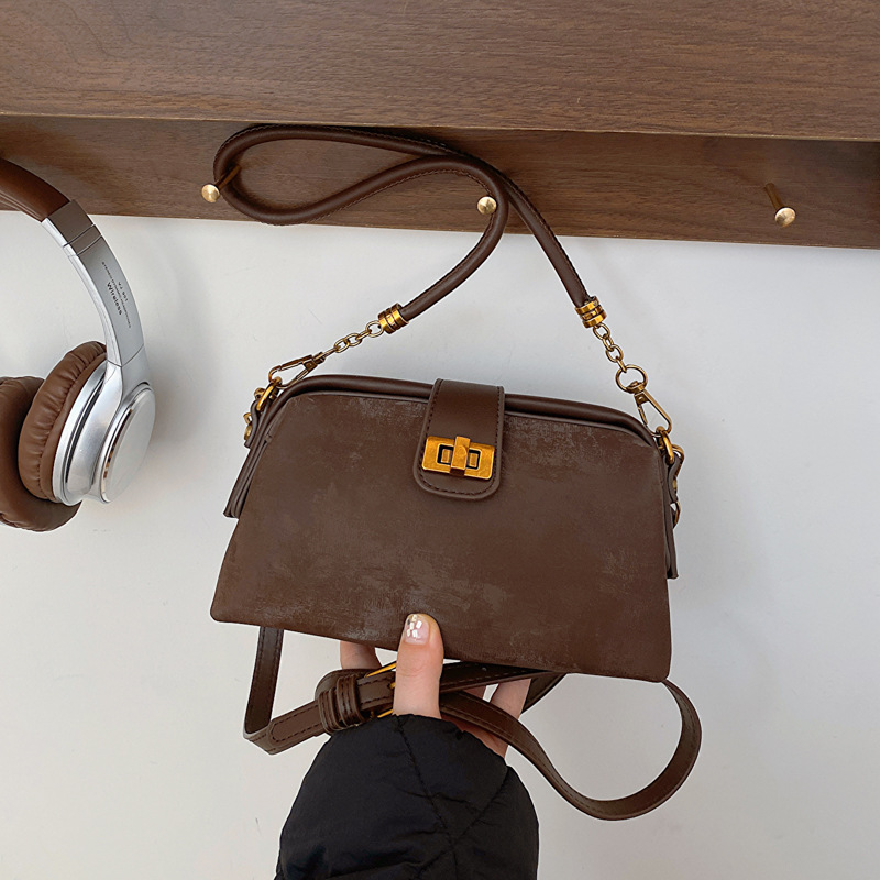 Small and luxurious lock buckle shell new single shoulder crossbody suede dumpling bag, frosted leather clip bag_voghion.com