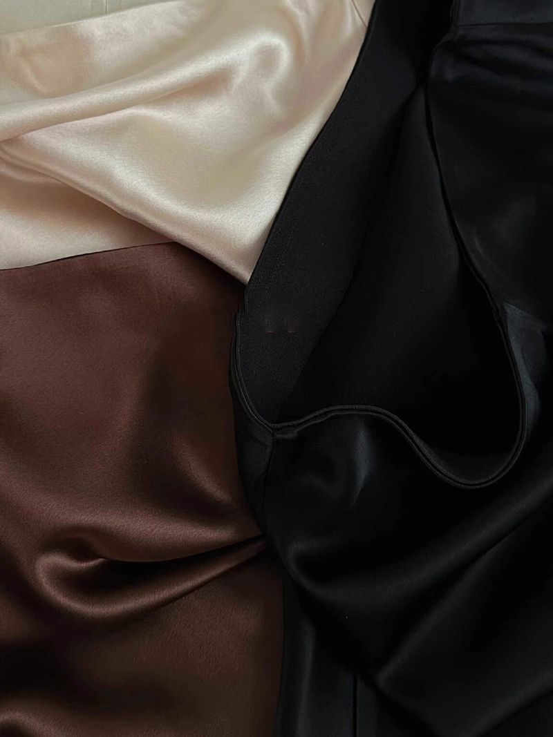 Black midi with gentle temperament, silky smooth satin loose mid length skirt, fishtail skirt for women, slimming design_voghion.com