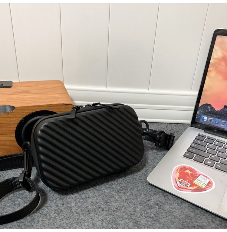 Bolso de mensajero para hombre de piel sintética suave con diseño de rayas diagonales, estilo unisex, sencillo y ligero, de VC_voghion.com