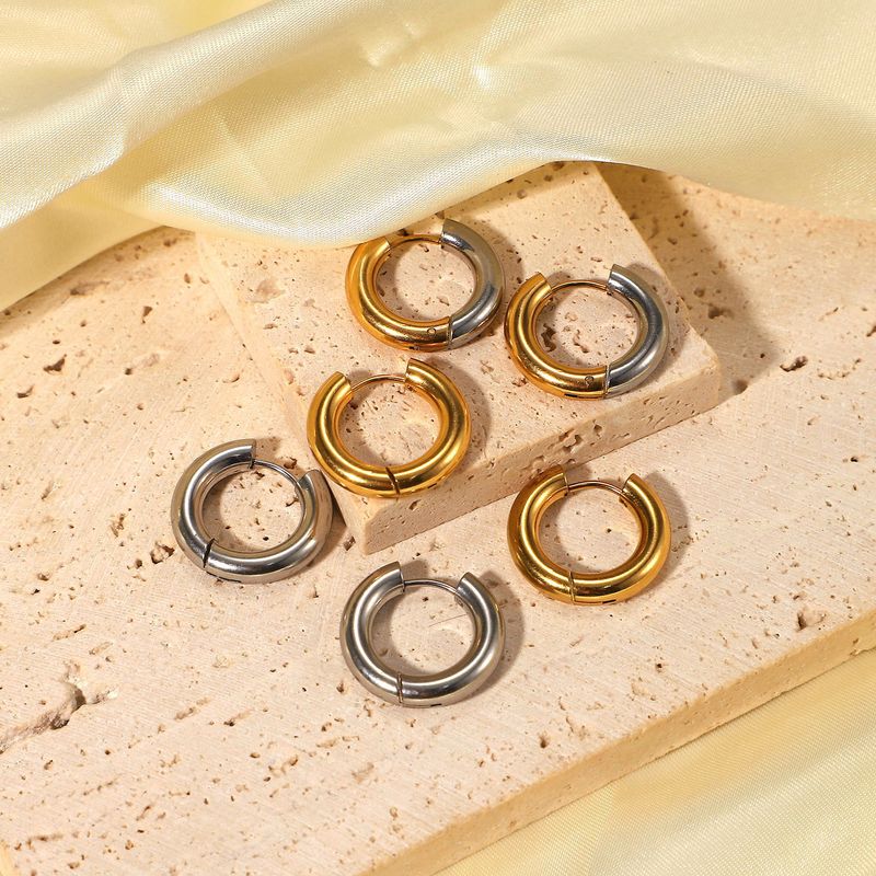Boucles d'oreilles en forme d'anneau en or et argent en acier inoxydable plaqué or de 4 mm de style INS_voghion.com