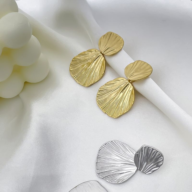 Orecchini di lusso in foglia di rame placcato oro con design a nicchia con ago in argento, gioielli per le orecchie di alta qualità_voghion.com