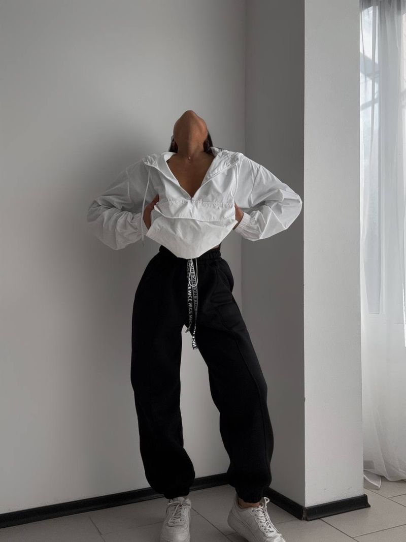 Herren-Set mit Kapuzenpullover und Jogginghose mit Kontrasteinsatz – Streetwear-Zweiteiler fürs Fitnessstudio und die Stadterkundung_voghion.com