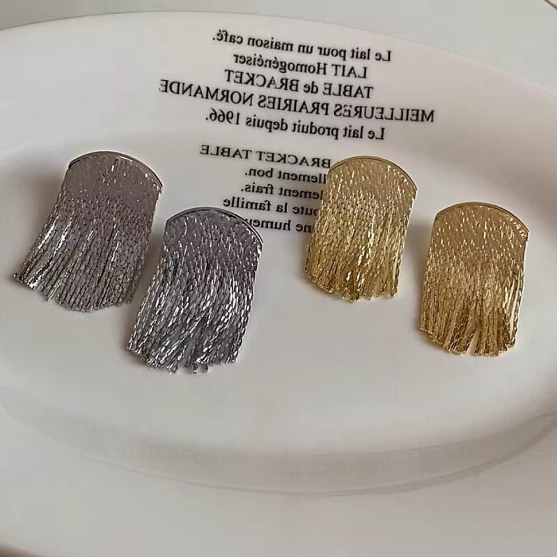 Kadın küpe gümüş iğne püskül küpe basit niş benzersiz küpeler yüksek mizaç patlamaları küpeler_voghion.com