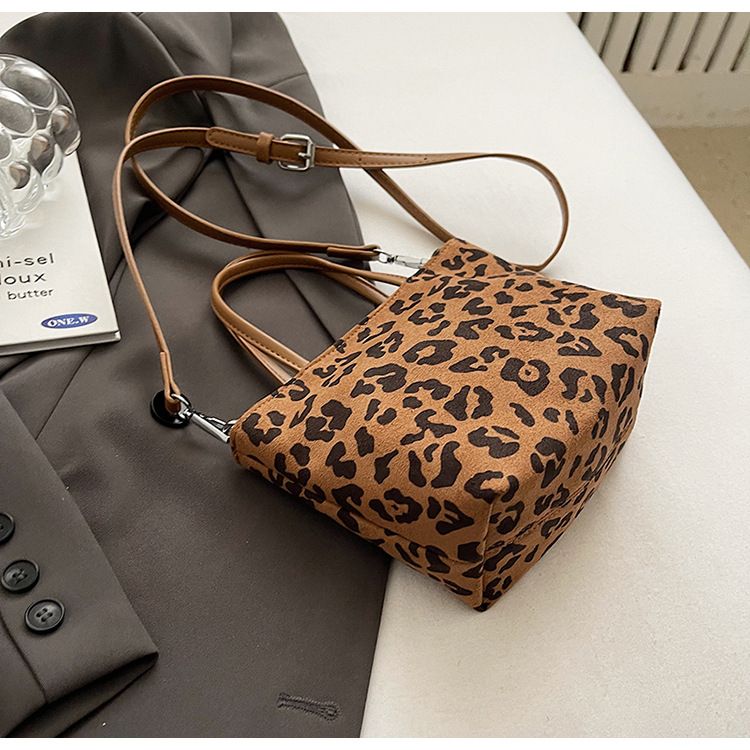 Advanced niche autumn/winter 2024 new trend leopard print crossbody for women, hand-held work bucket bag_voghion.com