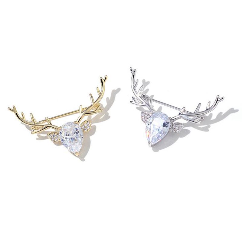 Yilu ti ha come regalo. La spilla è semplice, squisita, romantica, leggermente intarsiata con un abito natalizio in stile business_voghion.com