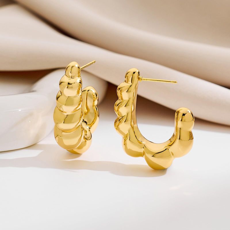 Hot Sale Real Gold Brass Electroplating Simple Design Personality Versatile Daily Earrings For Women_voghion.com