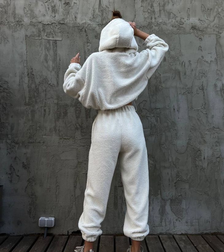 Ensemble pull et pantalon en polaire à manches longues et col rond pour femme - Tenue streetwear décontractée deux pièces (disponible en beige, bleu, noir, blanc)_voghion.com