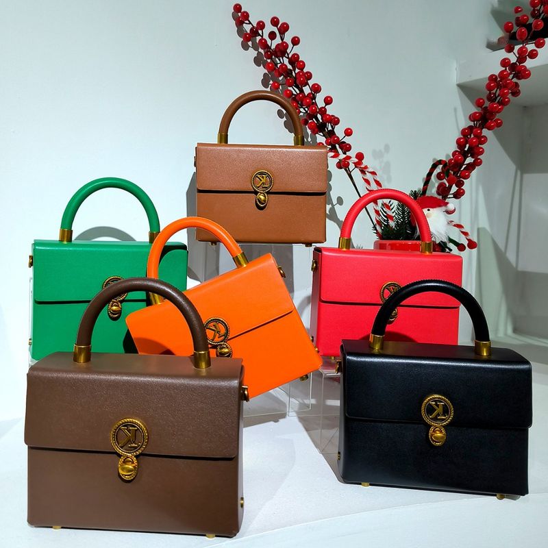 2024 Nouveau sac à main pour femme haut de gamme, élégant, polyvalent, léger, de luxe, à bandoulière, petit sac carré._voghion.com