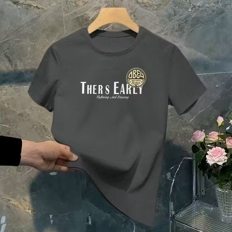 Kurzes T-Shirt für Herren, leichter Luxus, High-End, ausgereift und vielseitig, neue Slim Fit-Mode für den Sommer, High-End-Trend, in der Hälfte_voghion.com