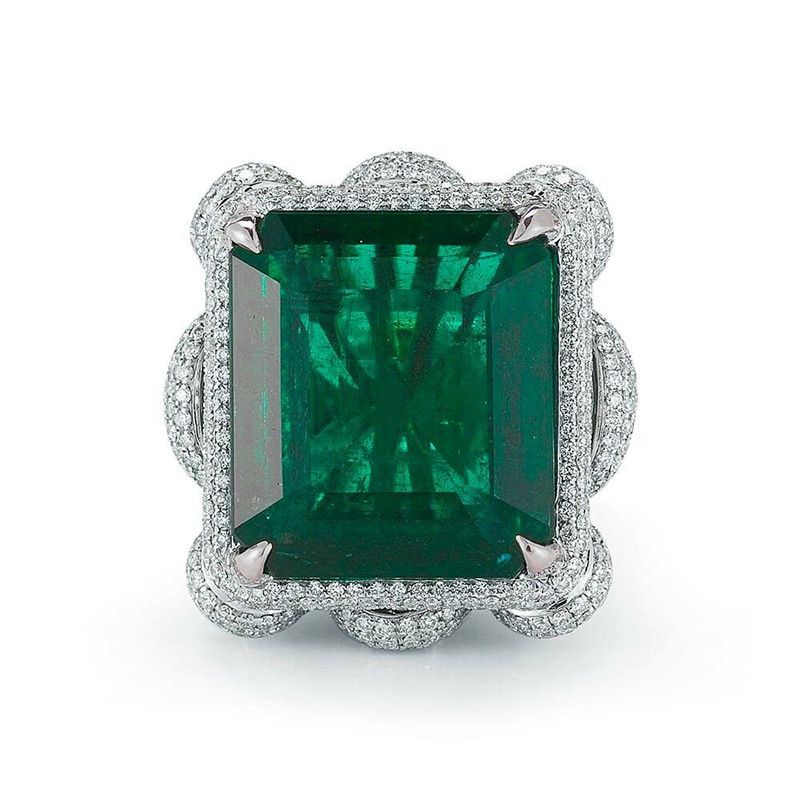 Anillo de turmalina verde esmeralda imitado por Cao Fang, con temperamento exagerado y un anillo rectangular dominante._voghion.com