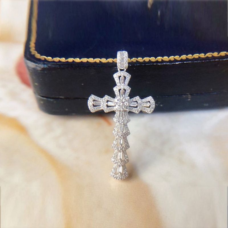 Collana con ciondolo a croce in moissanite e zirconi cubici in stile hip-hop, con catena a clavicola per donna_voghion.com