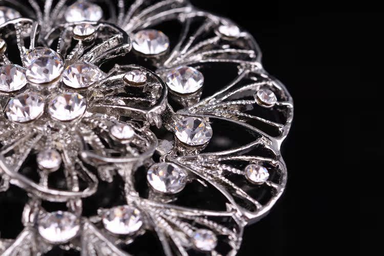 Modische und stimmungsvolle, diamantbesetzte, blumenförmige Hochzeitsbrosche aus galvanisierter Legierung für Frauen_voghion.com
