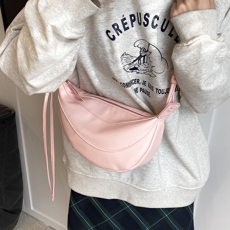 2024 Coreano Nuovo Crossbody Dumpling Design alla moda e di nicchia Petto Versatile Borsa da donna alla moda a spalla_voghion.com