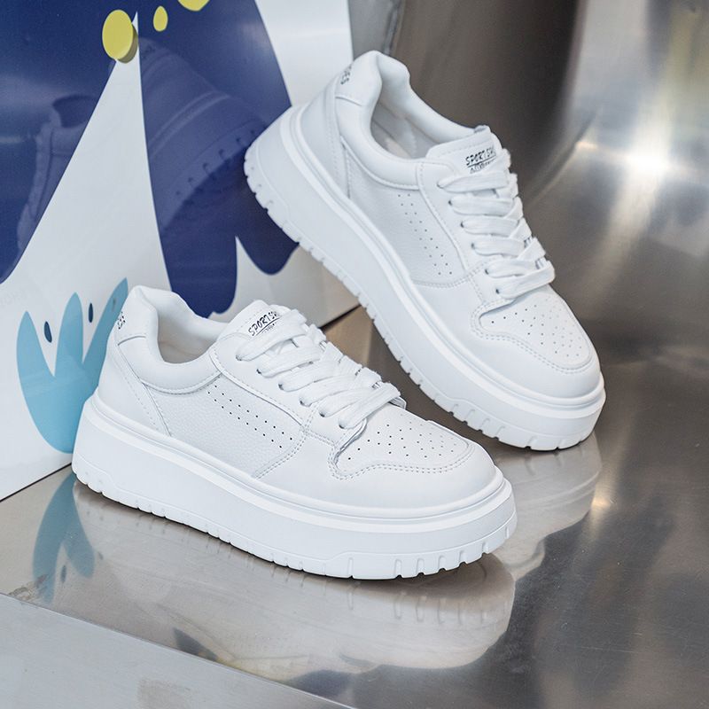 White Plus Size 41-43 Genuine Leather Sneakers Thick Wide Feet Women's Soft Sole Comfortable Flat Shoes_voghion.com