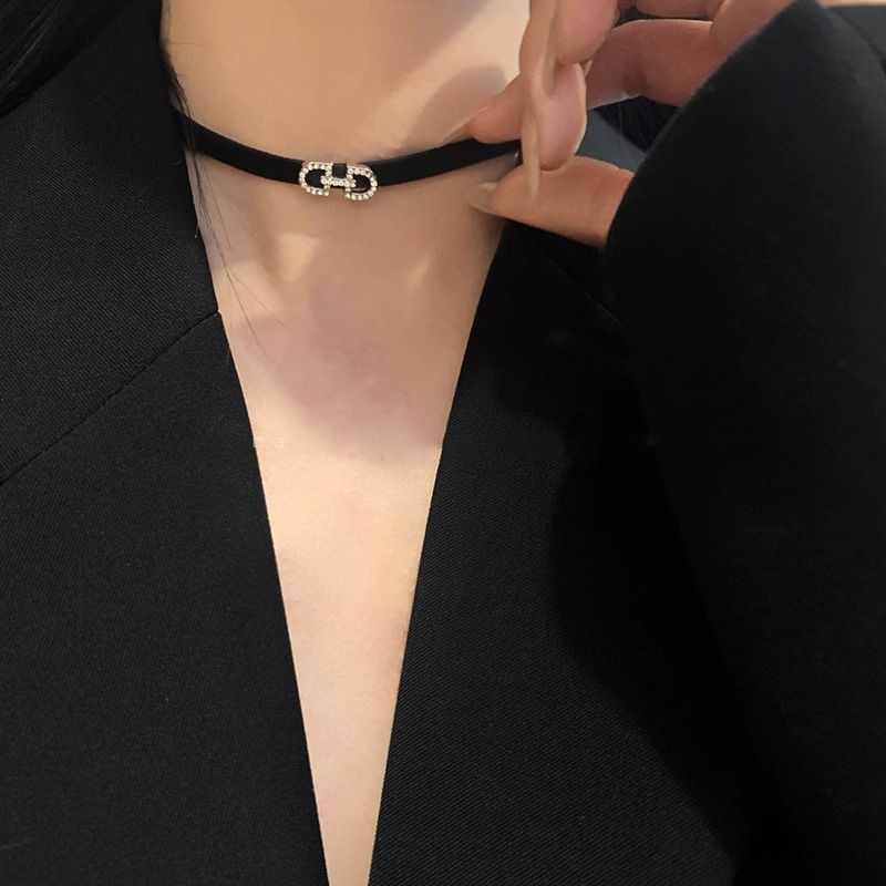 Collana di corda nera di nicchia di lusso leggero senso femminile collana clavicola catena per il collo cinturino per il collo accessori per il collo tendenza del collare_voghion.com