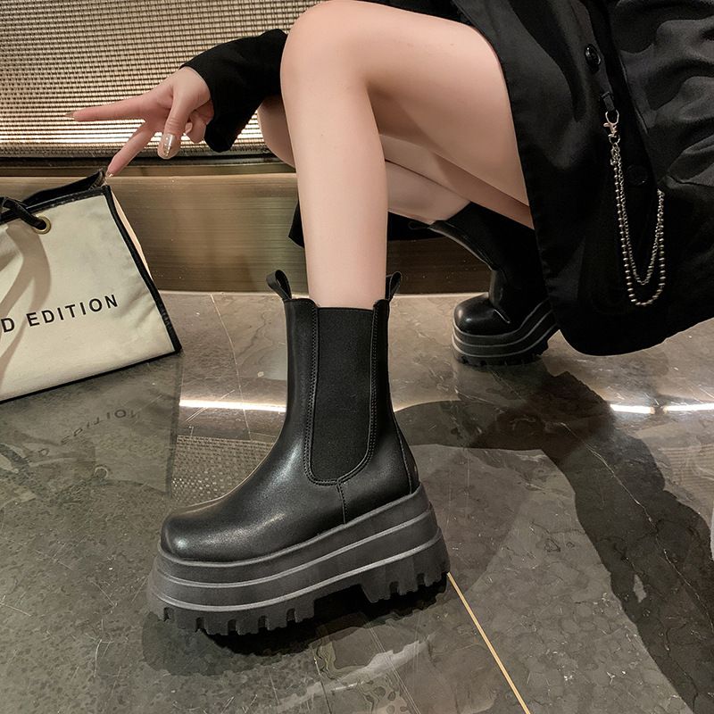 High Quality 2024 Autumn And Winter Large Size Women's Short Boots With Versatile Temperament Low Cut Boots With Thick Soles And Raised Martin Boots
_voghion.com