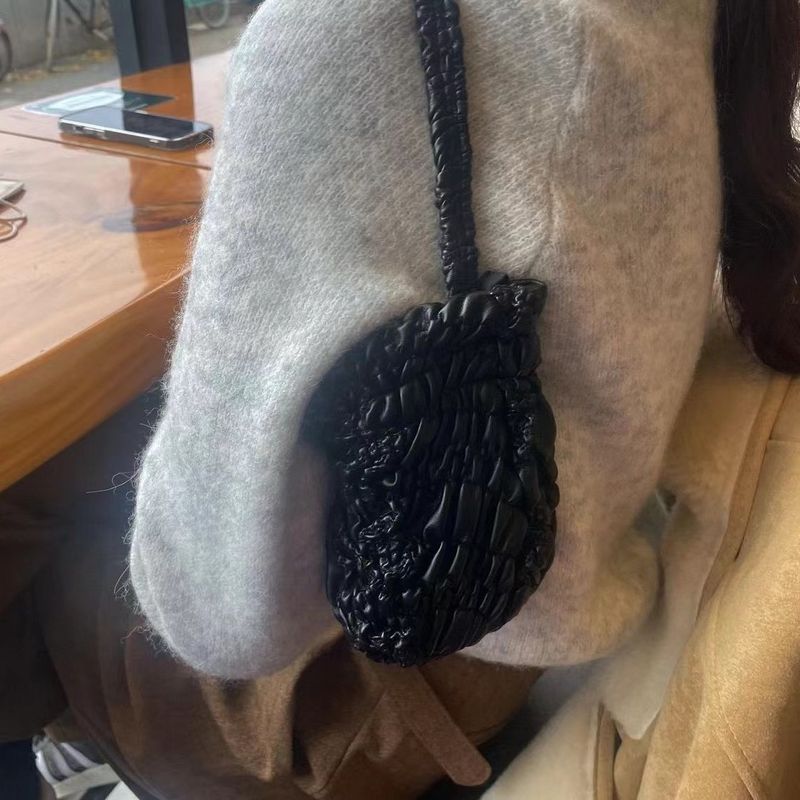 Korean Version Of The Fashion Pleated Shoulder Strap Handbag Women's Bag Shoulder Bag 2025 Spring And Summer New Fashion Versatile Leisure Daily_voghion.com